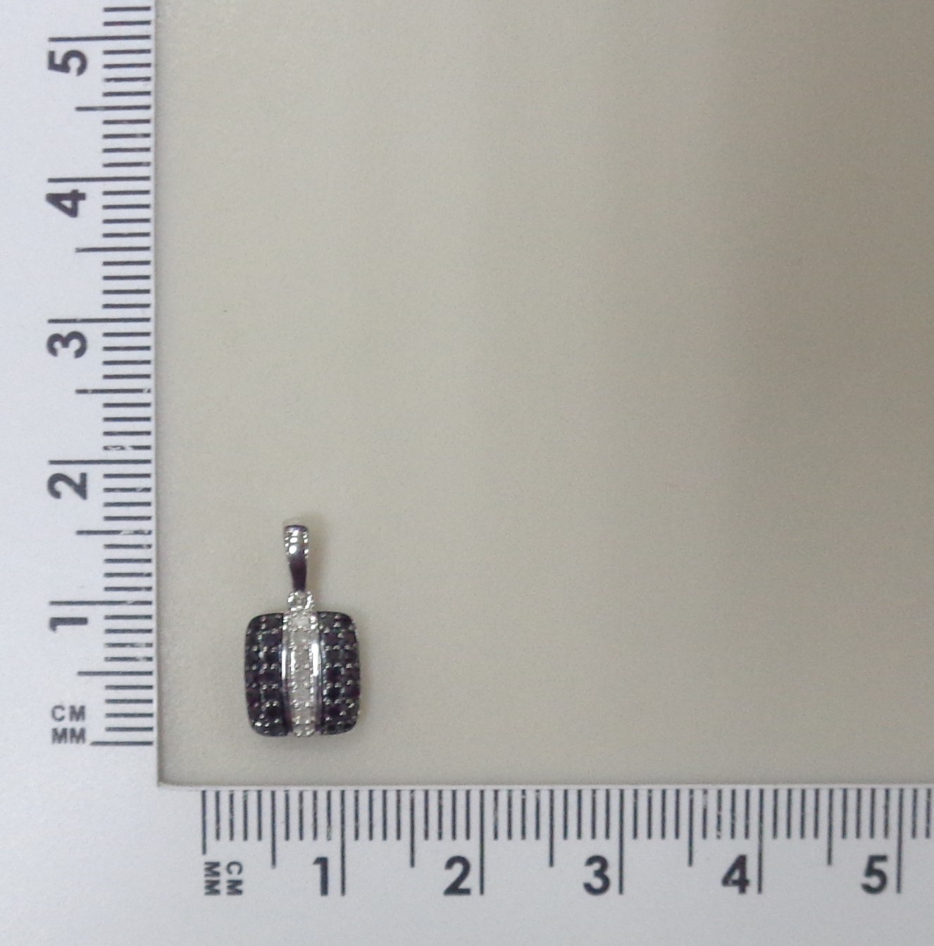 Серебряная подвеска с бриллиантами